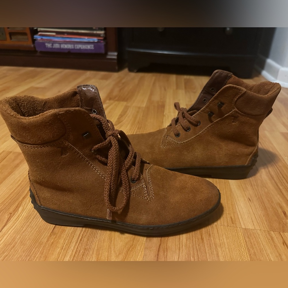 Tod’s Vibram Lace Up Boots